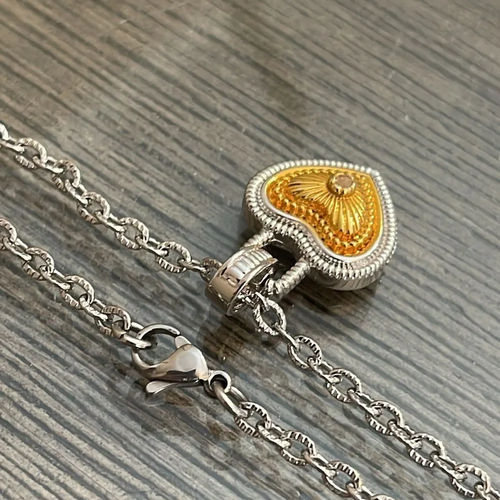 DIAMONDS INTERNATIONAL, Diamond Heart Necklace